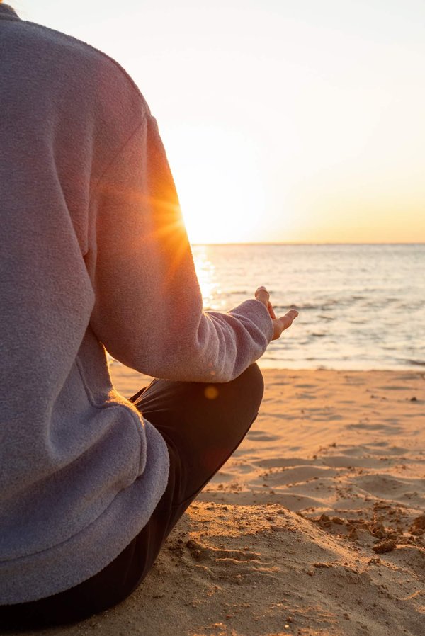 Détente totale : Yoga au lever du soleil dans notre camping de luxe