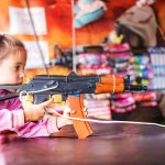 Les jouets aquatiques les plus populaires : quels sont les avantages des pistolets à eau ?